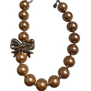 Pearl choker necklace